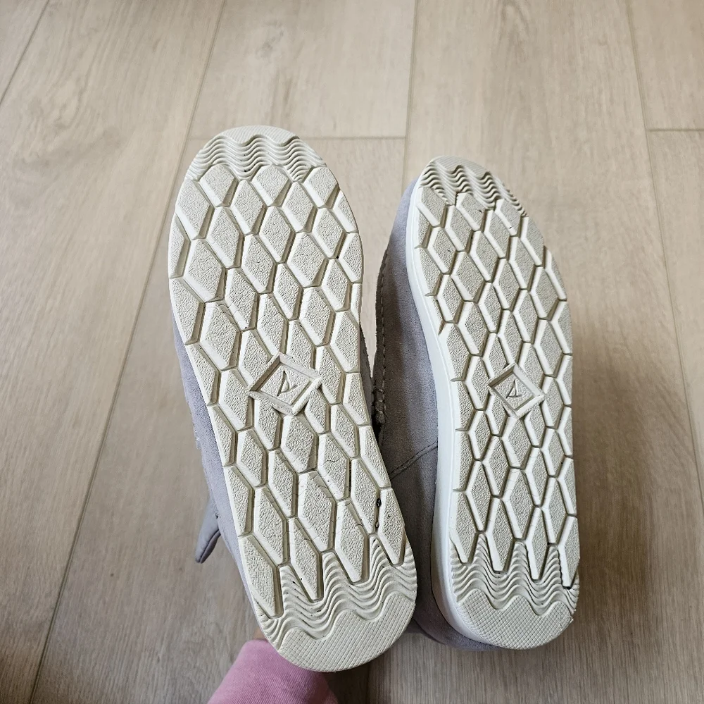 Sperry Snow Booties Size 9.5 gray with teddy lining slip on Moc-sider style